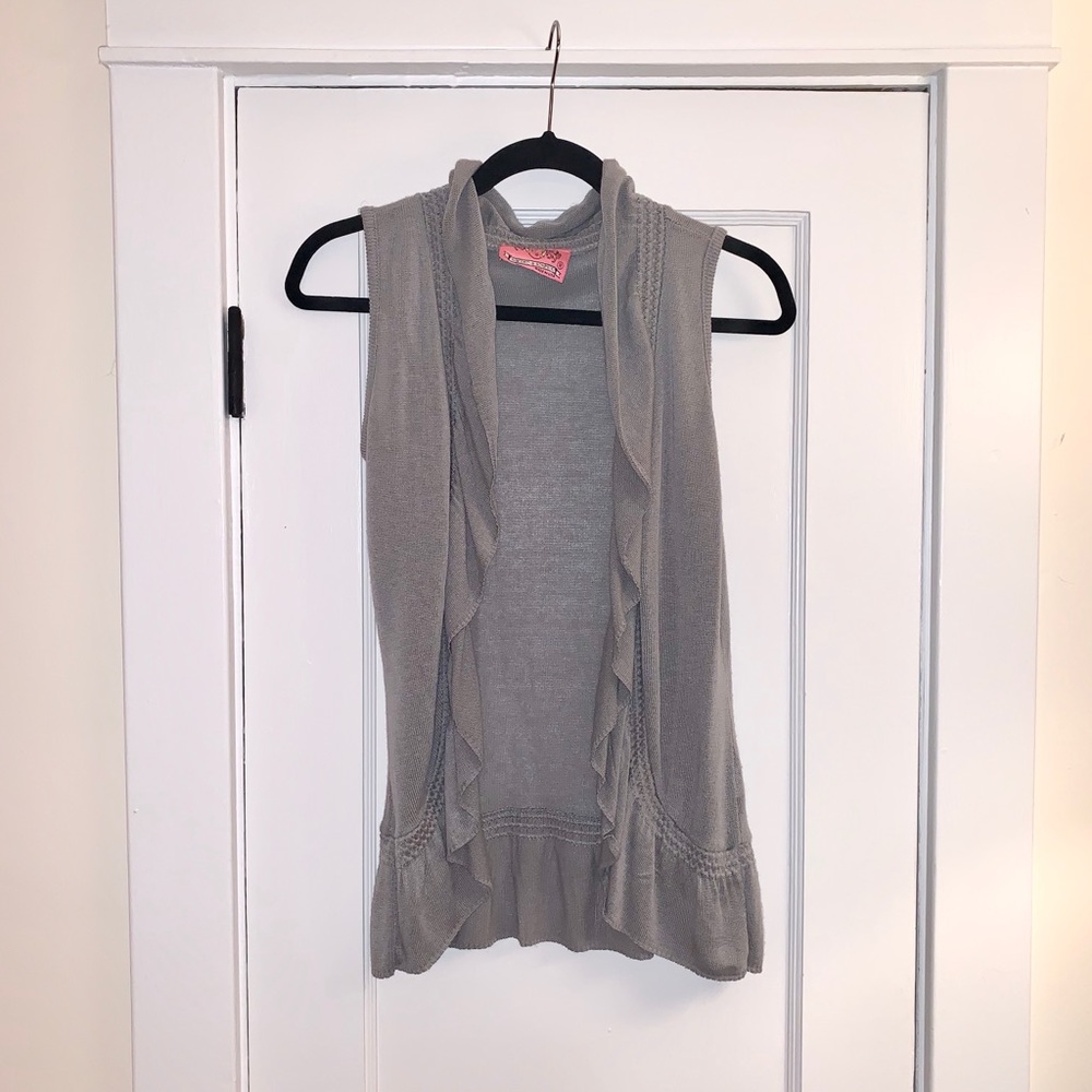 Light weight ruffled vest (M)